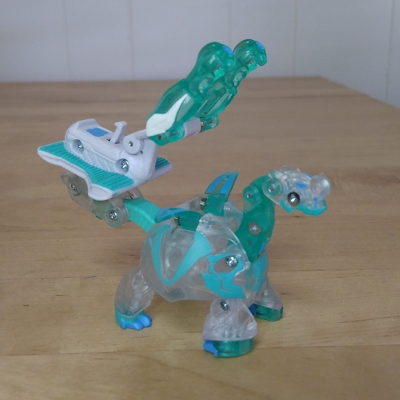 BAKUGAN Ramparian Ultra Translucent Armored Alliance Geogan Rising W/Battle Gear - Picture 9 of 10